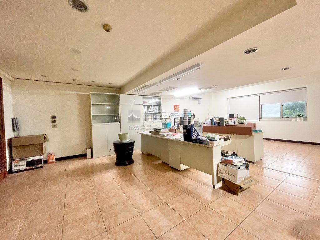 近市政府★百坪住辦房屋室內格局與周邊環境