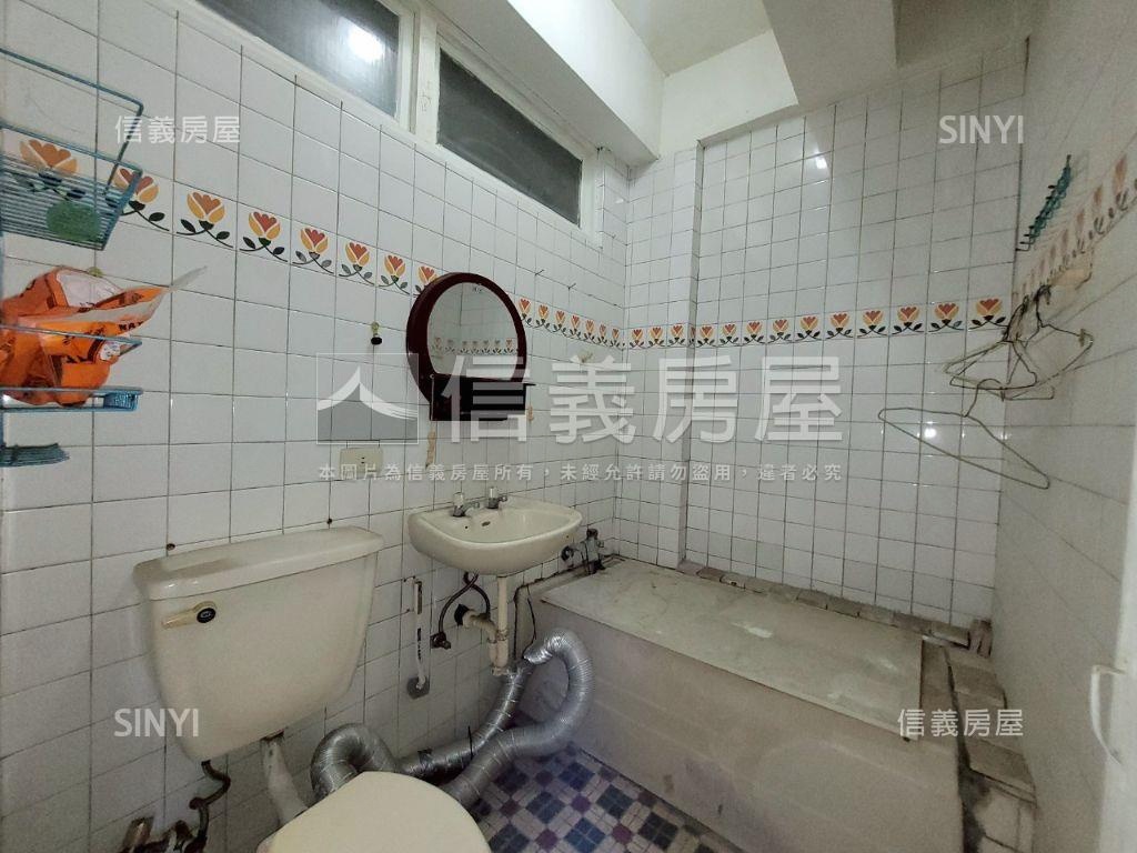 國美館㊣五權西二街透天房屋室內格局與周邊環境