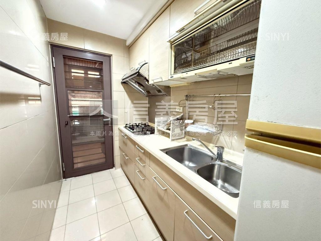 中央公園稀有絕美典藏三房房屋室內格局與周邊環境