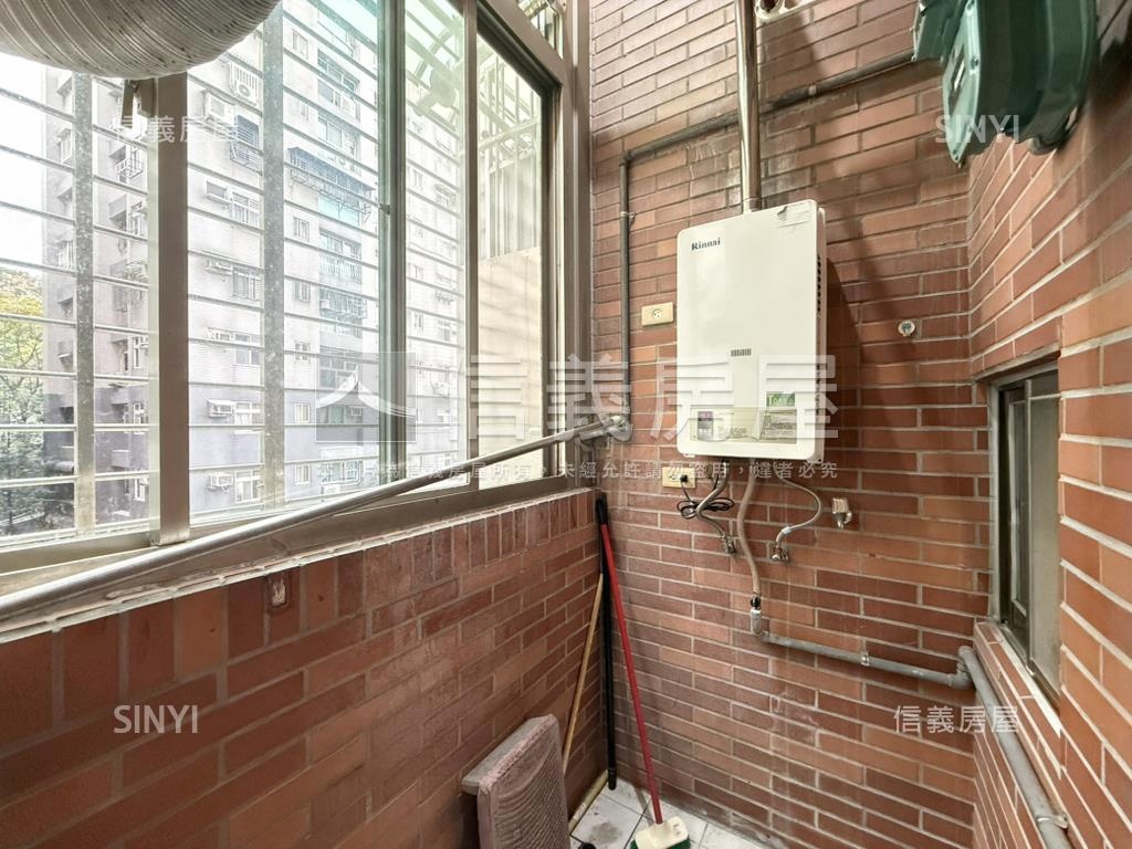 匠心☆新店高鮮屋挑高美屋房屋室內格局與周邊環境