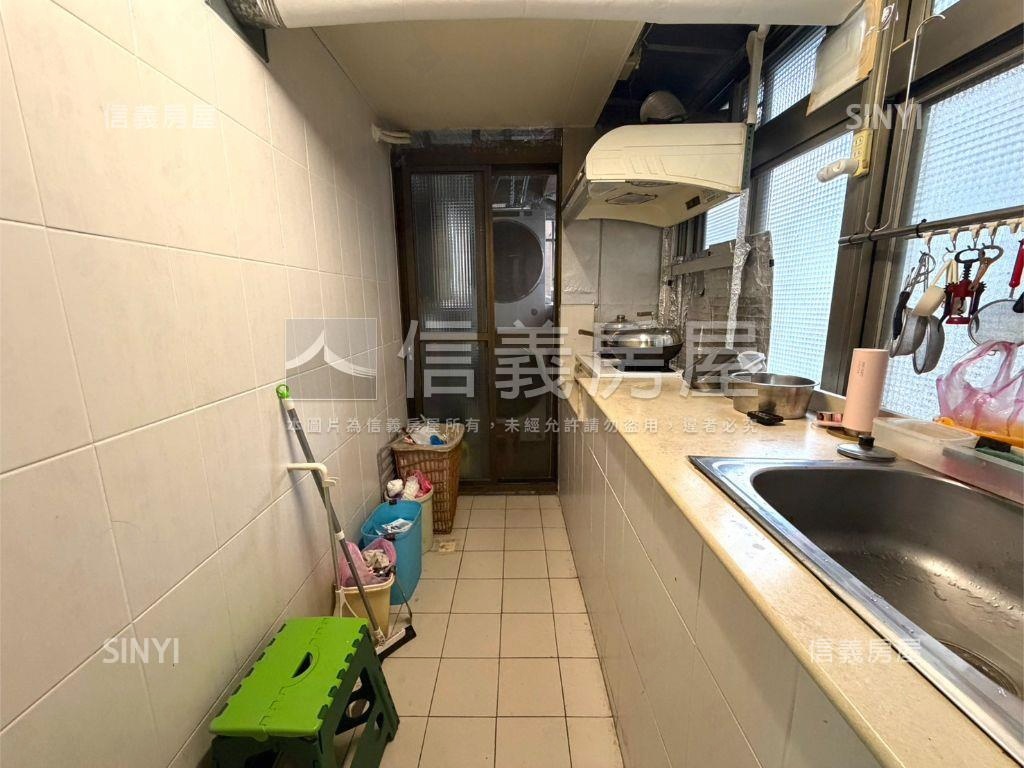 成功國宅買房服務費１％房屋室內格局與周邊環境