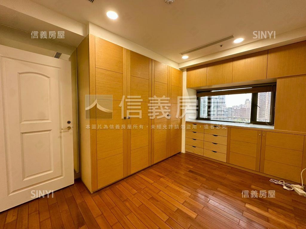 百川雲頂綠景四房雙車位房屋室內格局與周邊環境