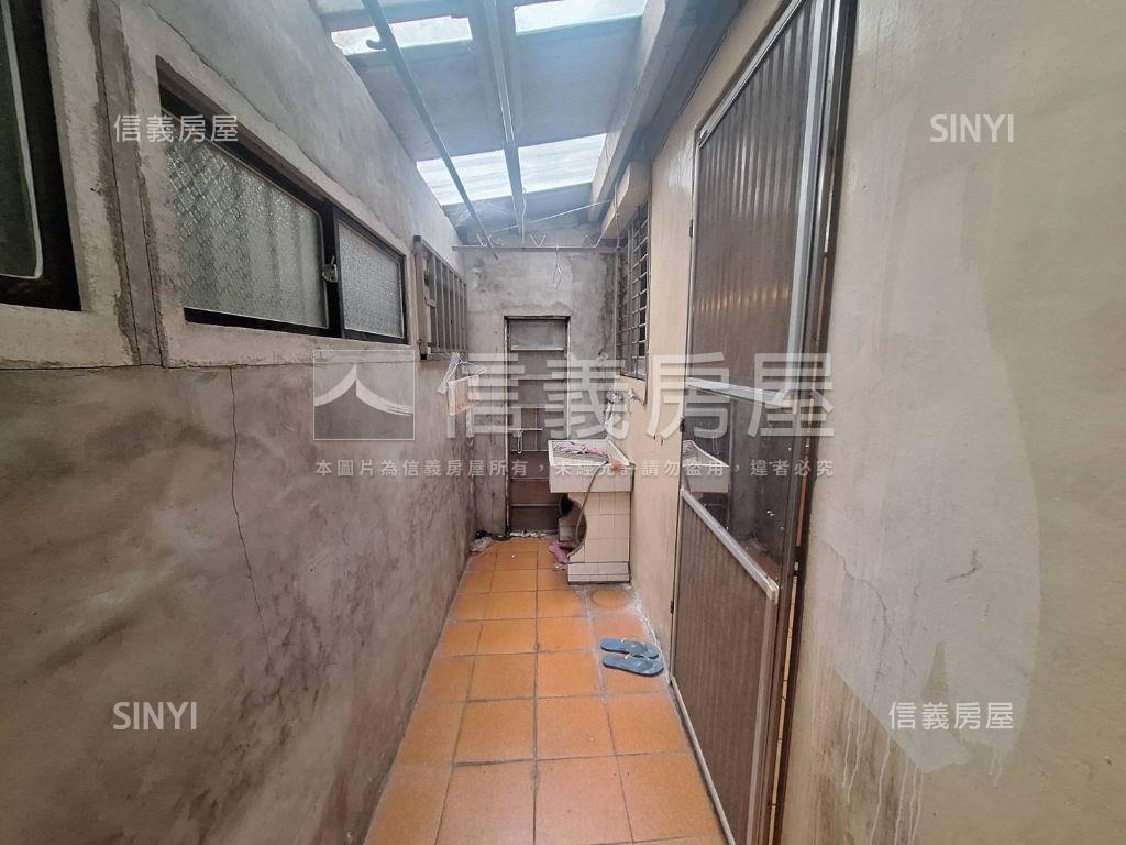忠福有車位透天稀有釋出房屋室內格局與周邊環境
