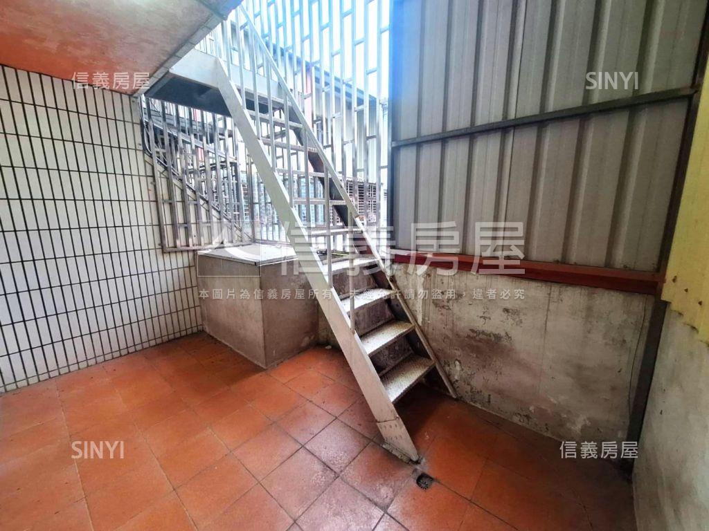 忠福有車位透天稀有釋出房屋室內格局與周邊環境