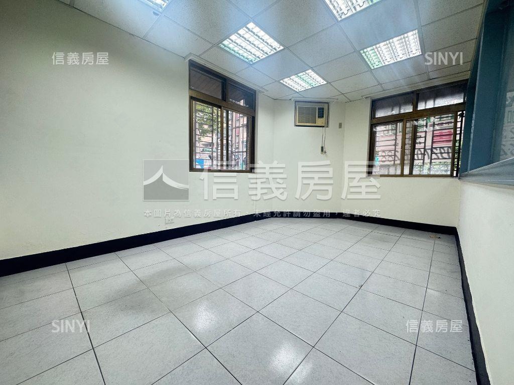 正金湖路上邊間２樓房屋室內格局與周邊環境