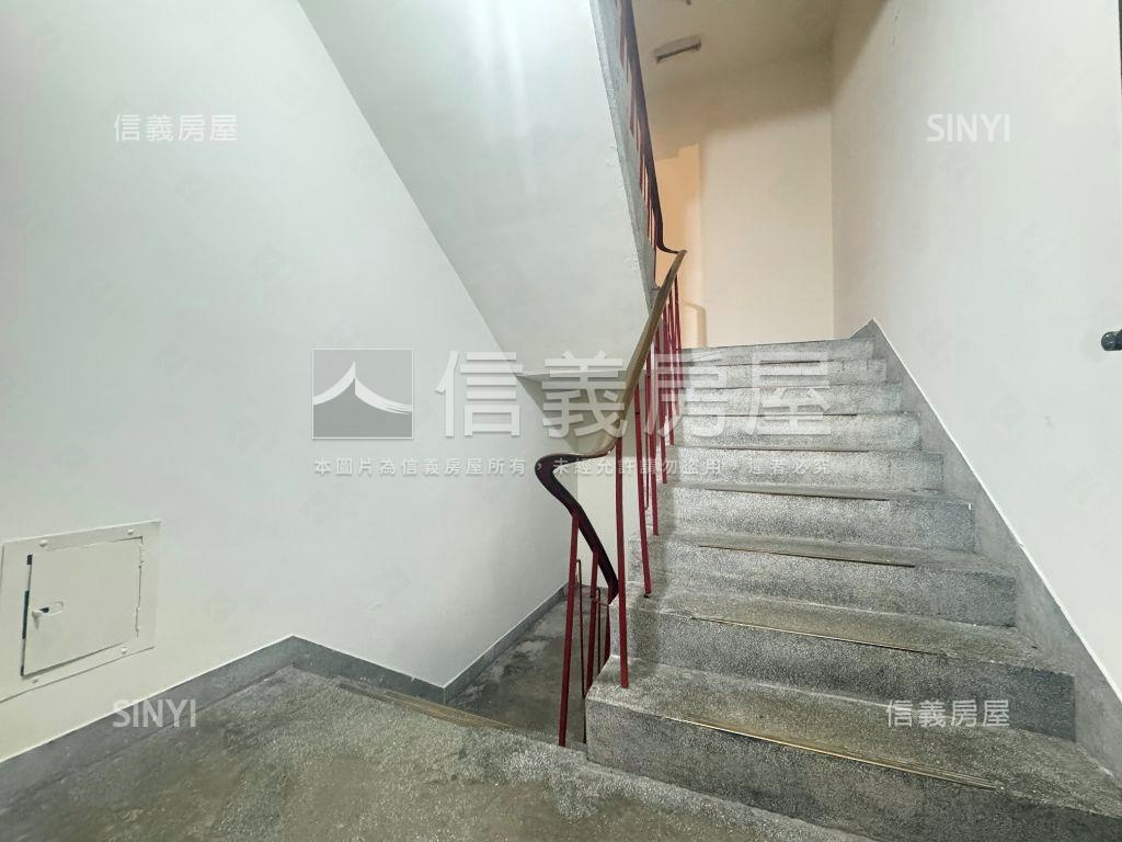 正金湖路上邊間２樓房屋室內格局與周邊環境