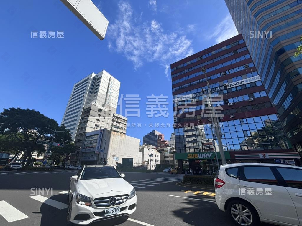 復興中正百坪電梯透店霸房屋室內格局與周邊環境