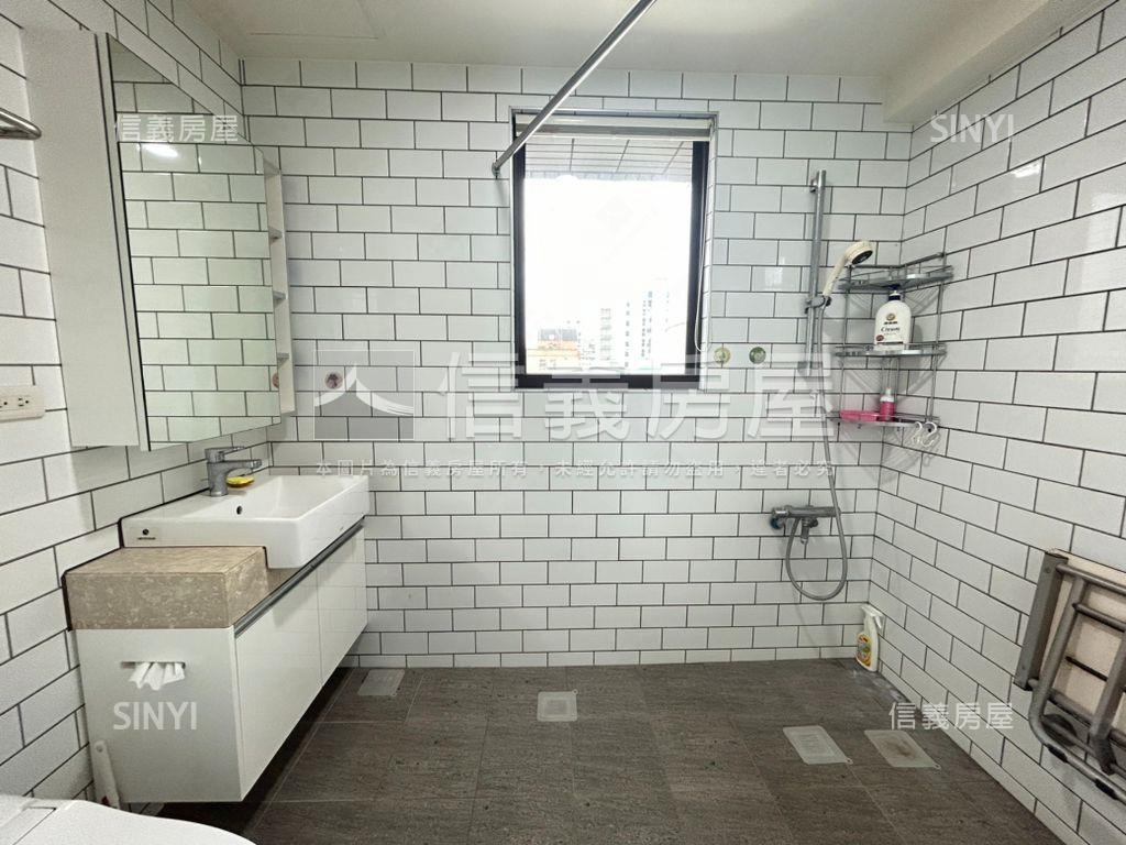 新潤電梯三房坡平車位房屋室內格局與周邊環境