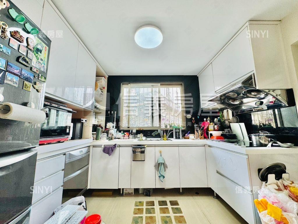 近秀朗站大空間美寓房屋室內格局與周邊環境