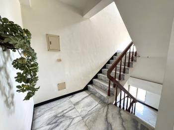 獨家＊近公園社區挑高車墅