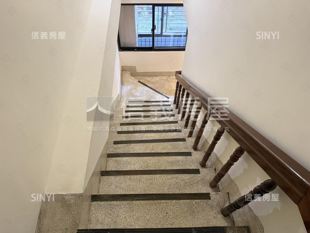 精誠向上商圈朝南精美店面房屋室內格局與周邊環境