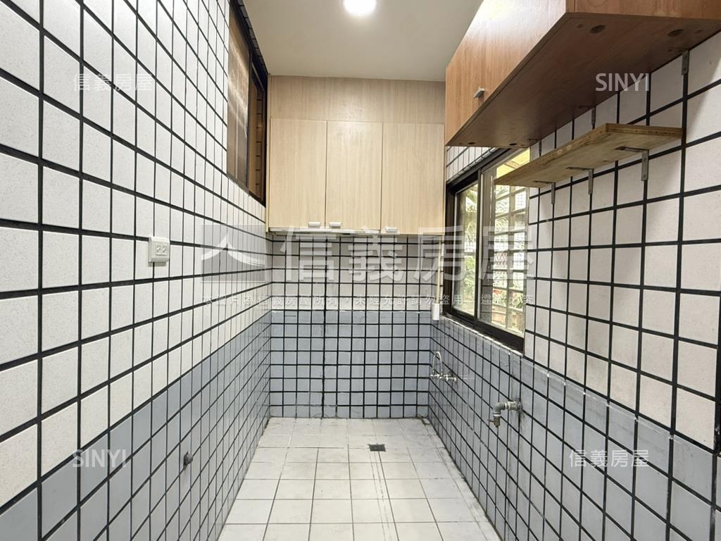 精誠向上商圈朝南精美店面房屋室內格局與周邊環境