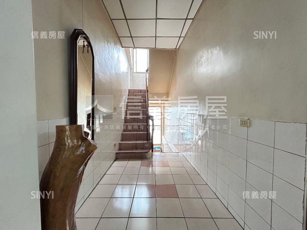 專任南區土地房屋室內格局與周邊環境