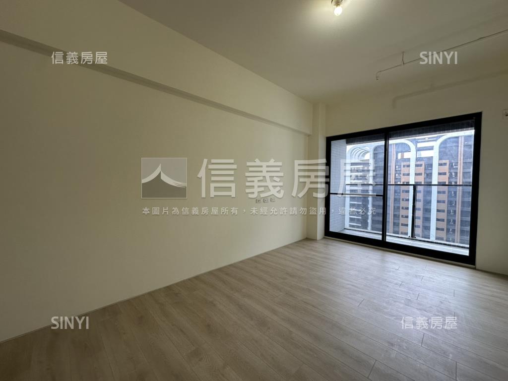 世界仁高樓四房雙平車房屋室內格局與周邊環境