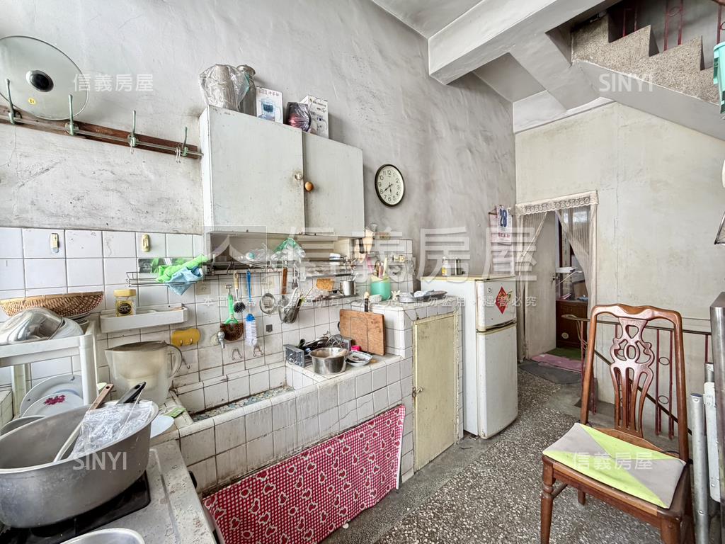 光華夜市正路黃金透店房屋室內格局與周邊環境