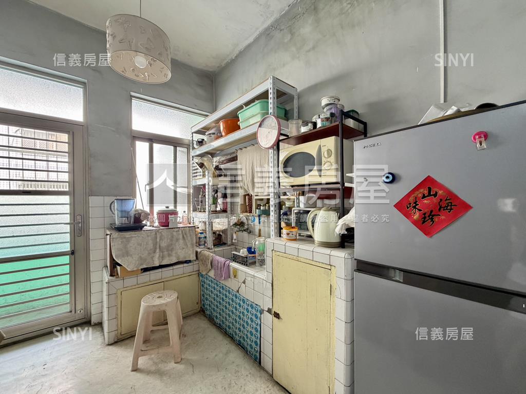 光華夜市正路黃金透店房屋室內格局與周邊環境