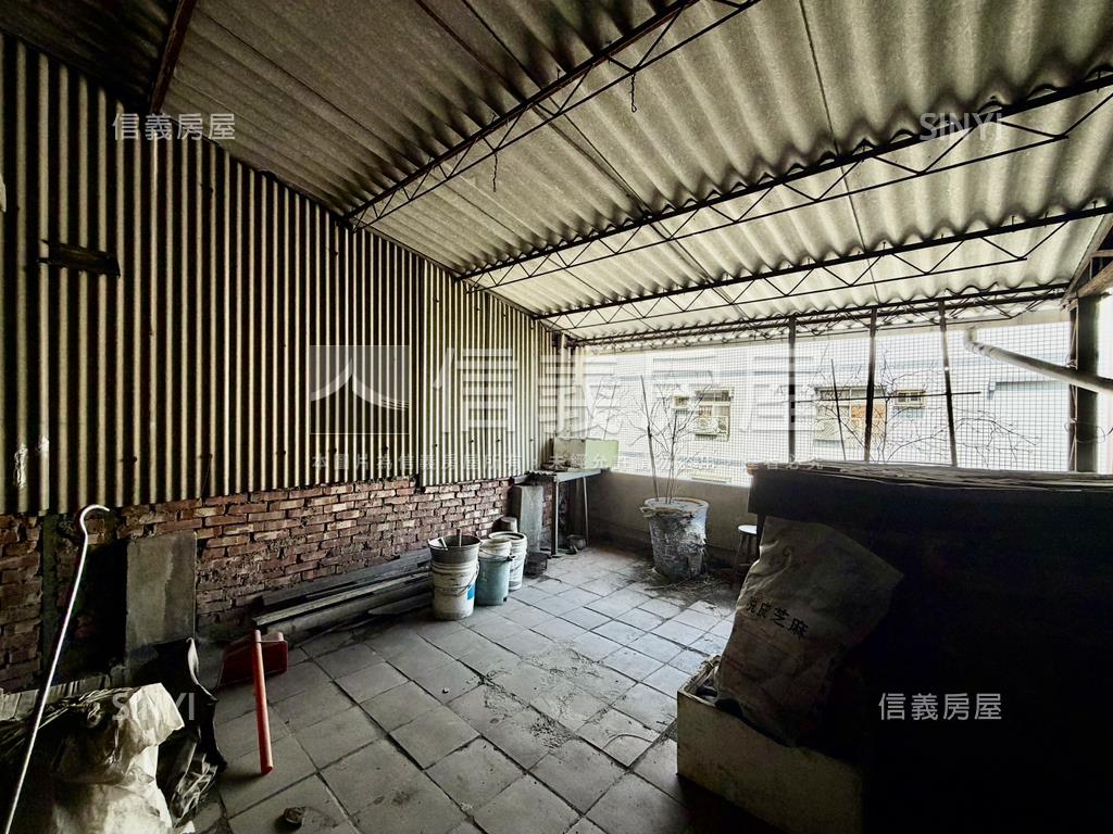 光華夜市正路黃金透店房屋室內格局與周邊環境