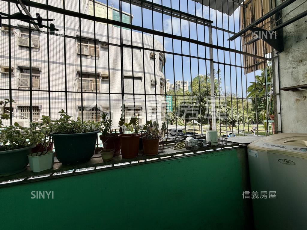 光華夜市正路黃金透店房屋室內格局與周邊環境