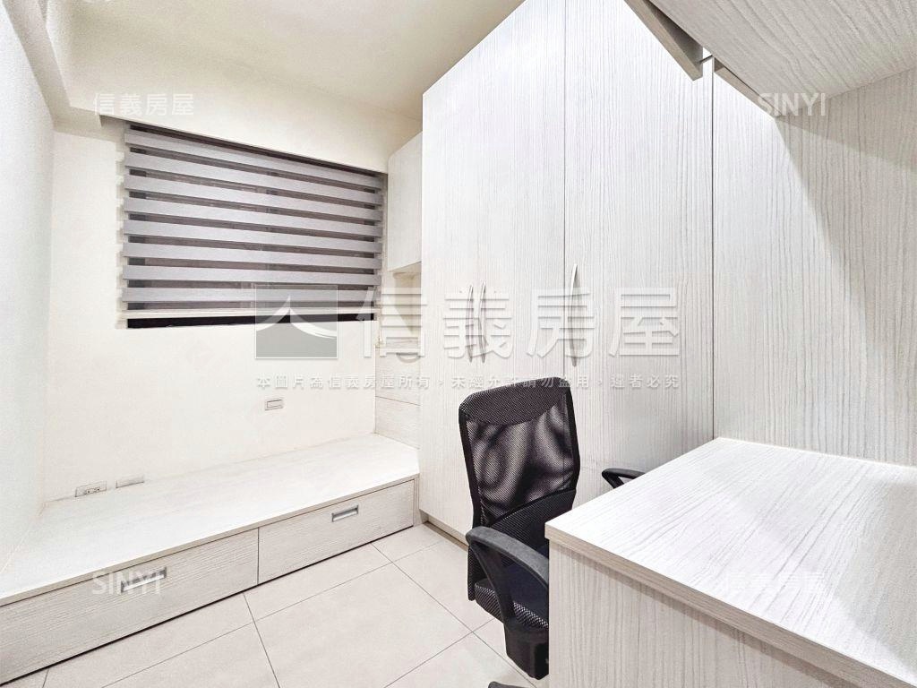 家樂福次頂樓景觀２＋１房房屋室內格局與周邊環境