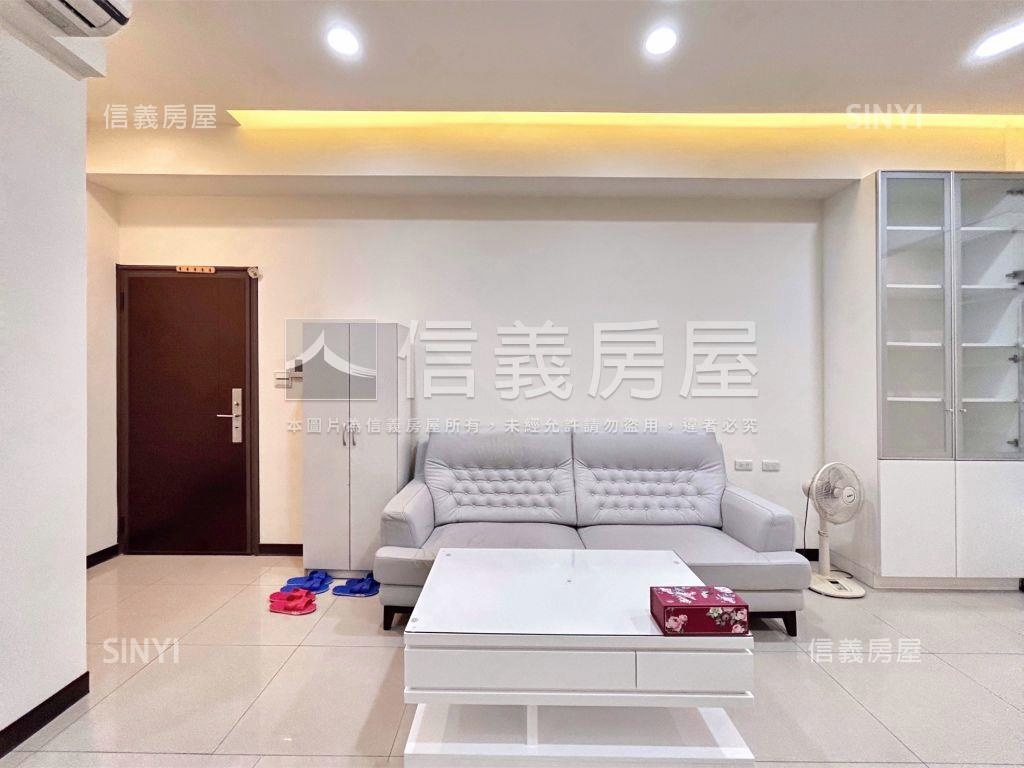 家樂福次頂樓景觀２＋１房房屋室內格局與周邊環境