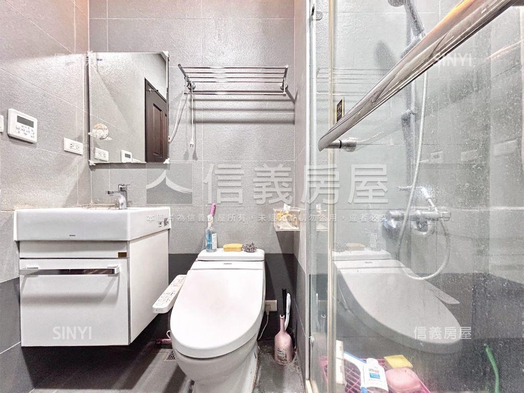 家樂福次頂樓景觀２＋１房房屋室內格局與周邊環境