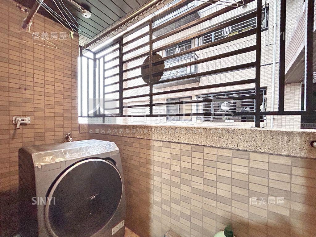 家樂福次頂樓景觀２＋１房房屋室內格局與周邊環境