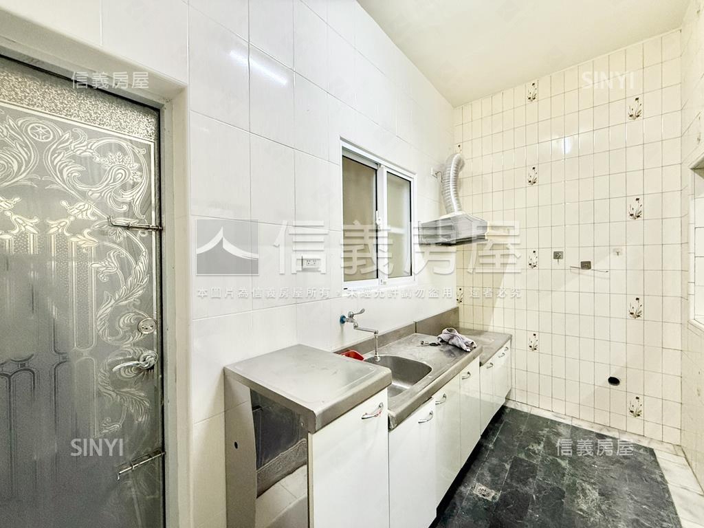 前鎮草衙低總價活巷透天房屋室內格局與周邊環境