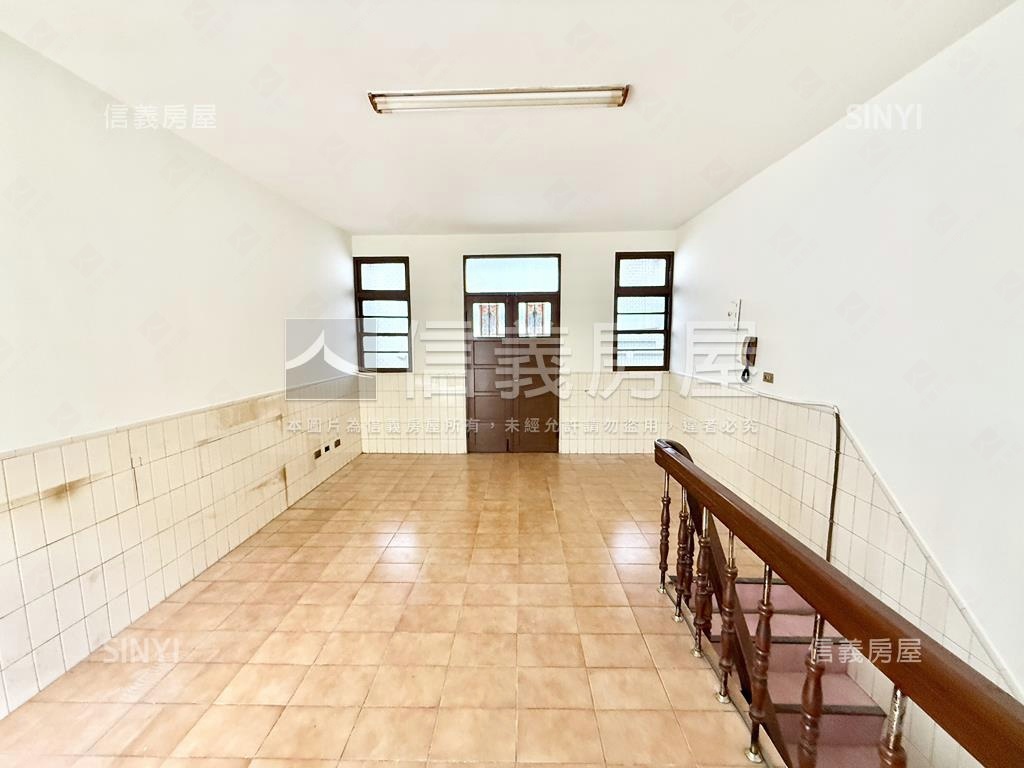 前鎮草衙低總價活巷透天房屋室內格局與周邊環境