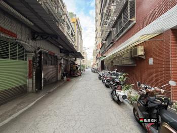 前鎮草衙低總價活巷透天