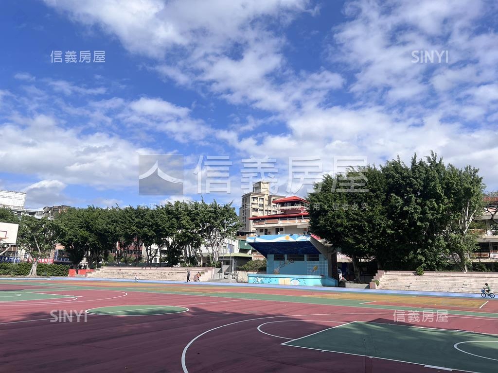 近車站三樓美宅房屋室內格局與周邊環境