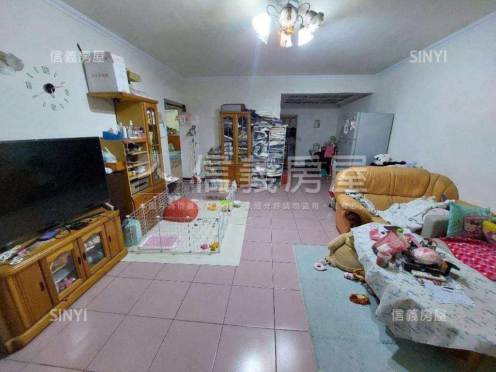 秀山公園國泰黃金二樓房屋室內格局與周邊環境