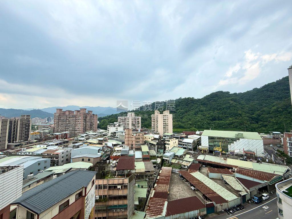 捷運綻美三房邊間平車房屋室內格局與周邊環境