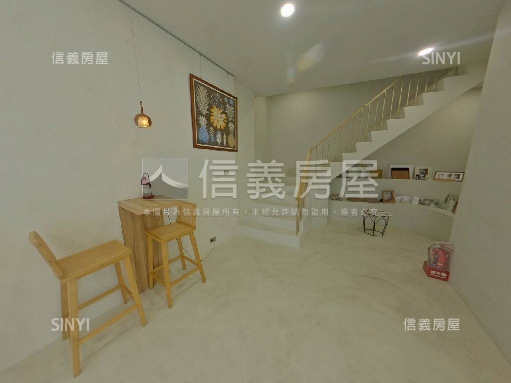 園道第一排大面寬優質金店房屋室內格局與周邊環境