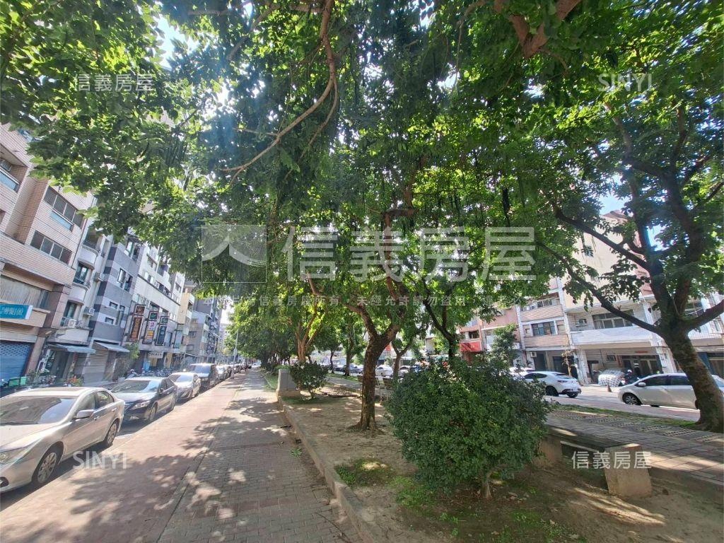 園道第一排大面寬優質金店房屋室內格局與周邊環境