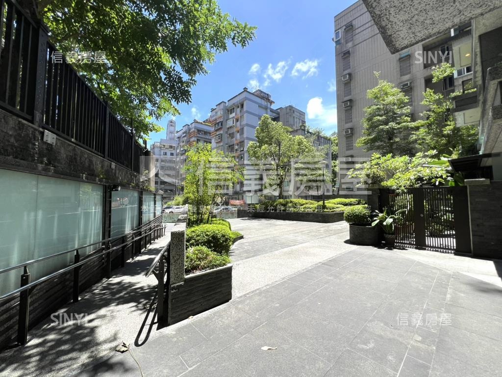 文山敦品２房１室坡平車位房屋室內格局與周邊環境