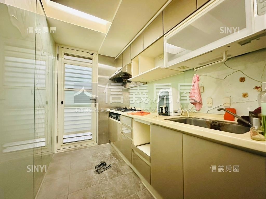 重慶台北精美電梯三房房屋室內格局與周邊環境