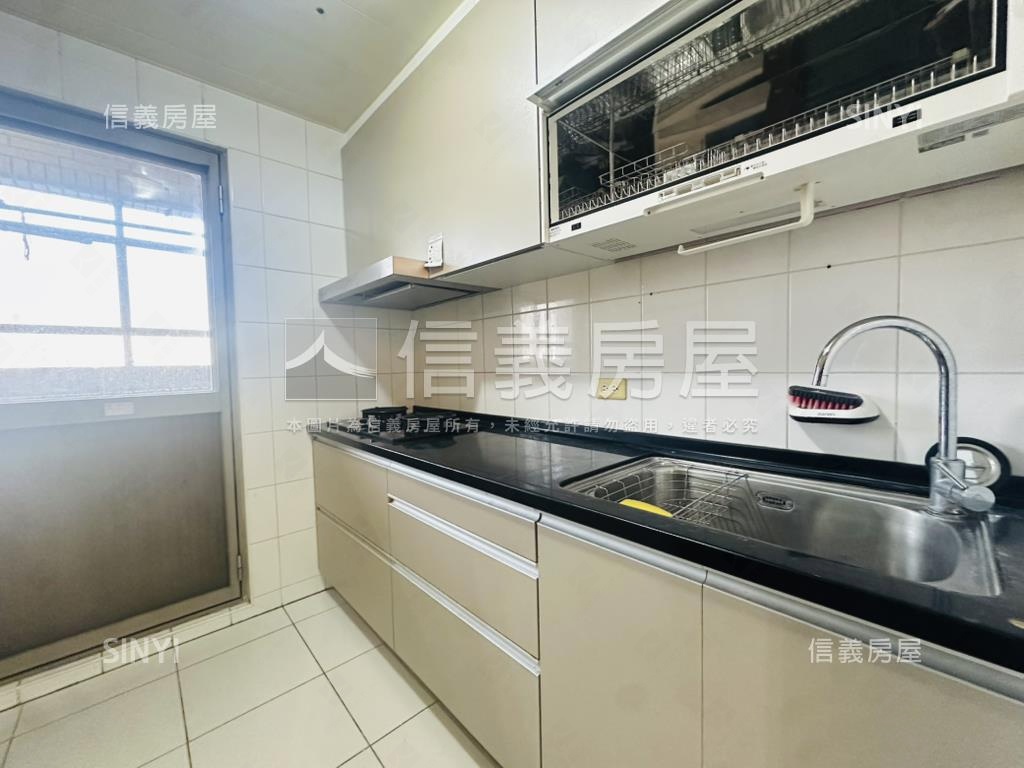 摩登歐洲大三房平面車位房屋室內格局與周邊環境