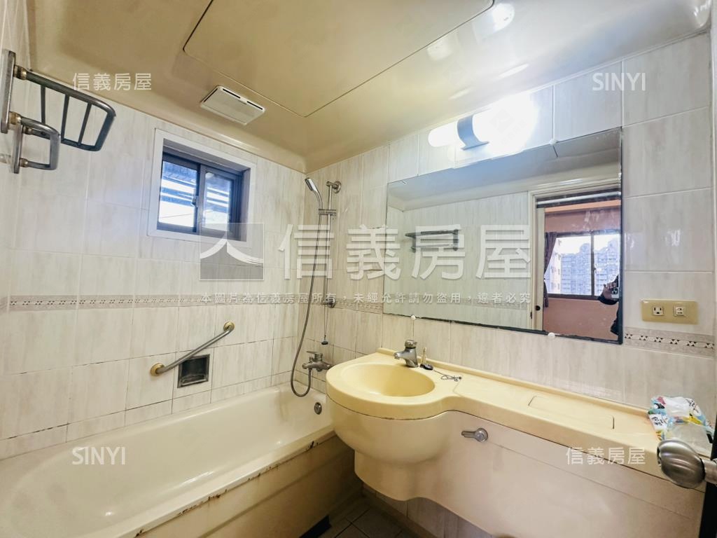 摩登歐洲大三房平面車位房屋室內格局與周邊環境