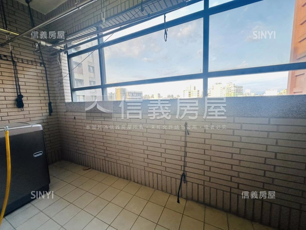 摩登歐洲大三房平面車位房屋室內格局與周邊環境