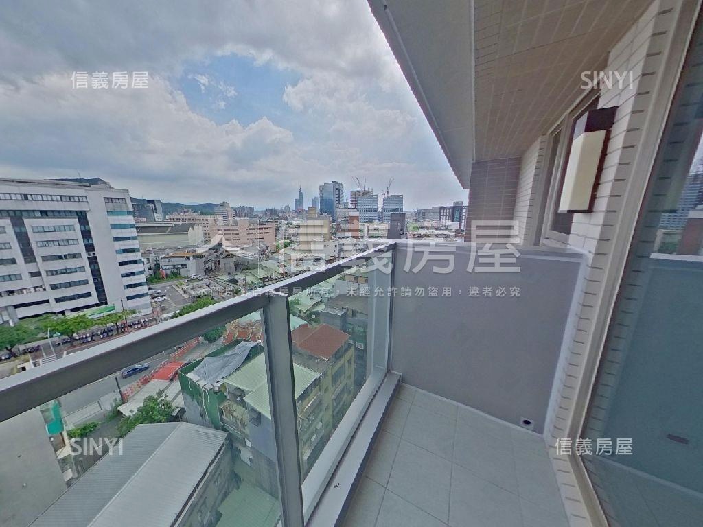 專任國泰悠陽高樓三房車位房屋室內格局與周邊環境