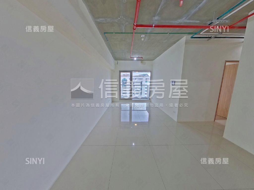 專任國泰悠陽高樓三房車位房屋室內格局與周邊環境