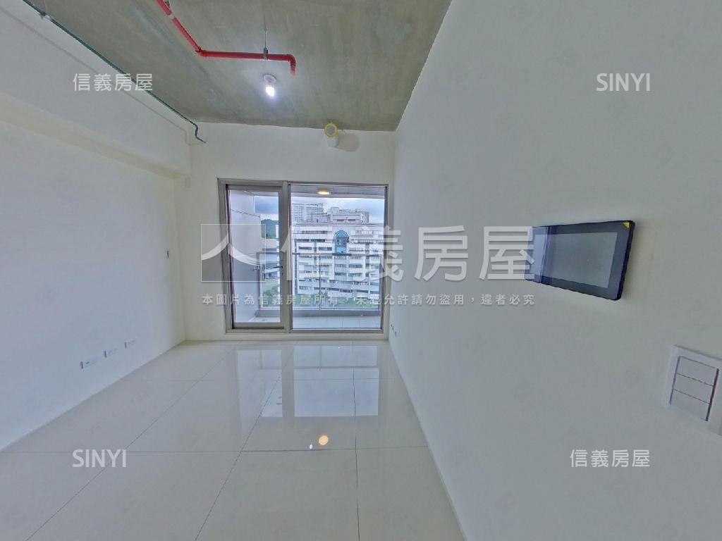 專任國泰悠陽高樓三房車位房屋室內格局與周邊環境