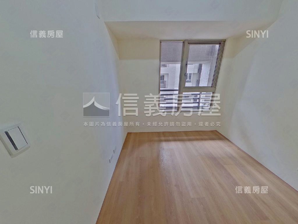 專任國泰悠陽高樓三房車位房屋室內格局與周邊環境