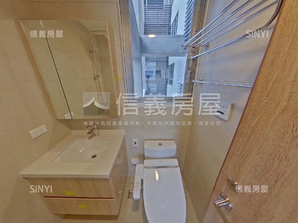 專任國泰悠陽高樓三房車位房屋室內格局與周邊環境