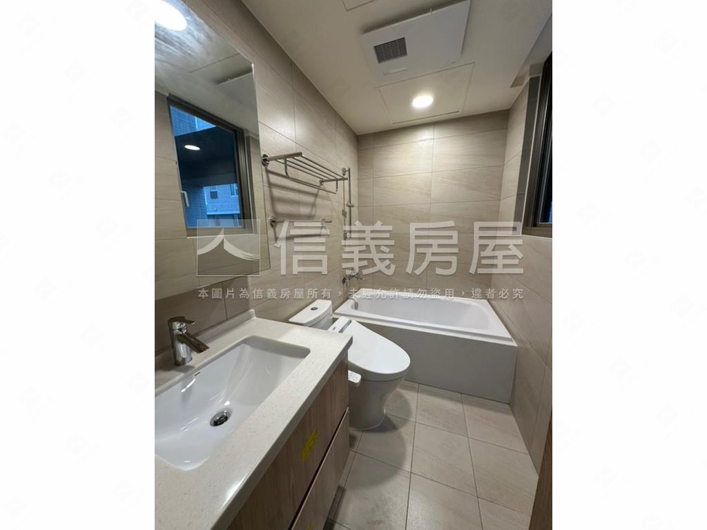 專任國泰悠陽高樓三房車位房屋室內格局與周邊環境