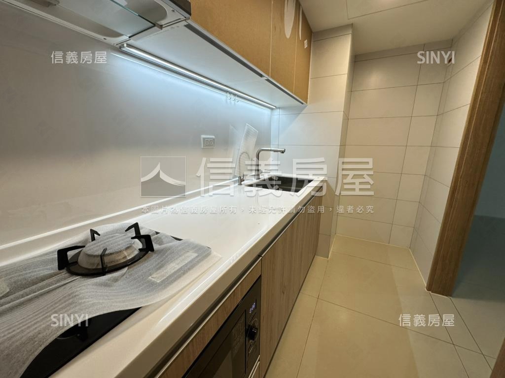 專任國泰悠陽高樓三房車位房屋室內格局與周邊環境