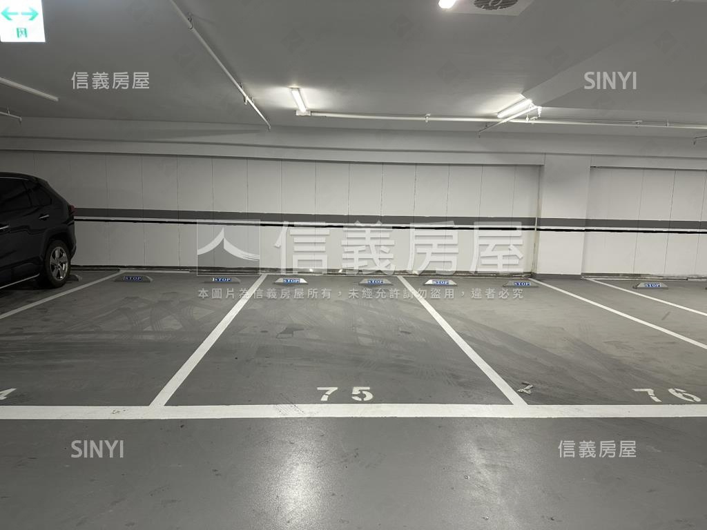 專任國泰悠陽高樓三房車位房屋室內格局與周邊環境