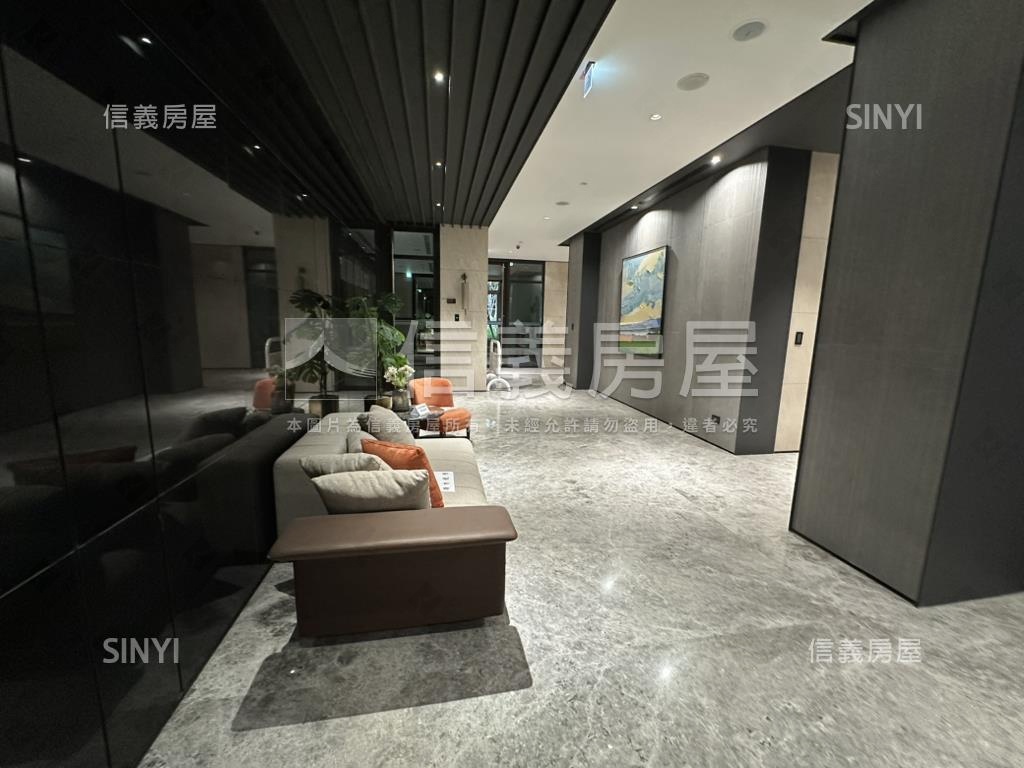 專任國泰悠陽高樓三房車位房屋室內格局與周邊環境