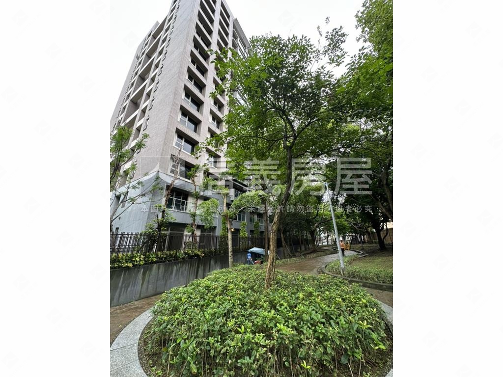 專任國泰悠陽高樓三房車位房屋室內格局與周邊環境