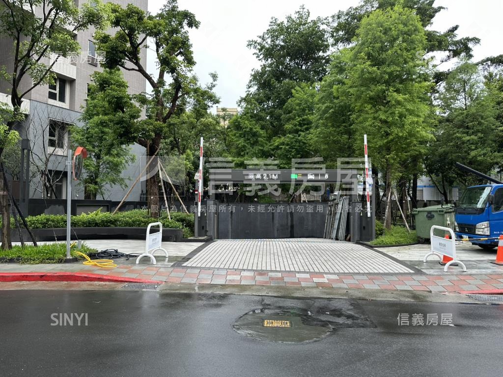 專任國泰悠陽高樓三房車位房屋室內格局與周邊環境